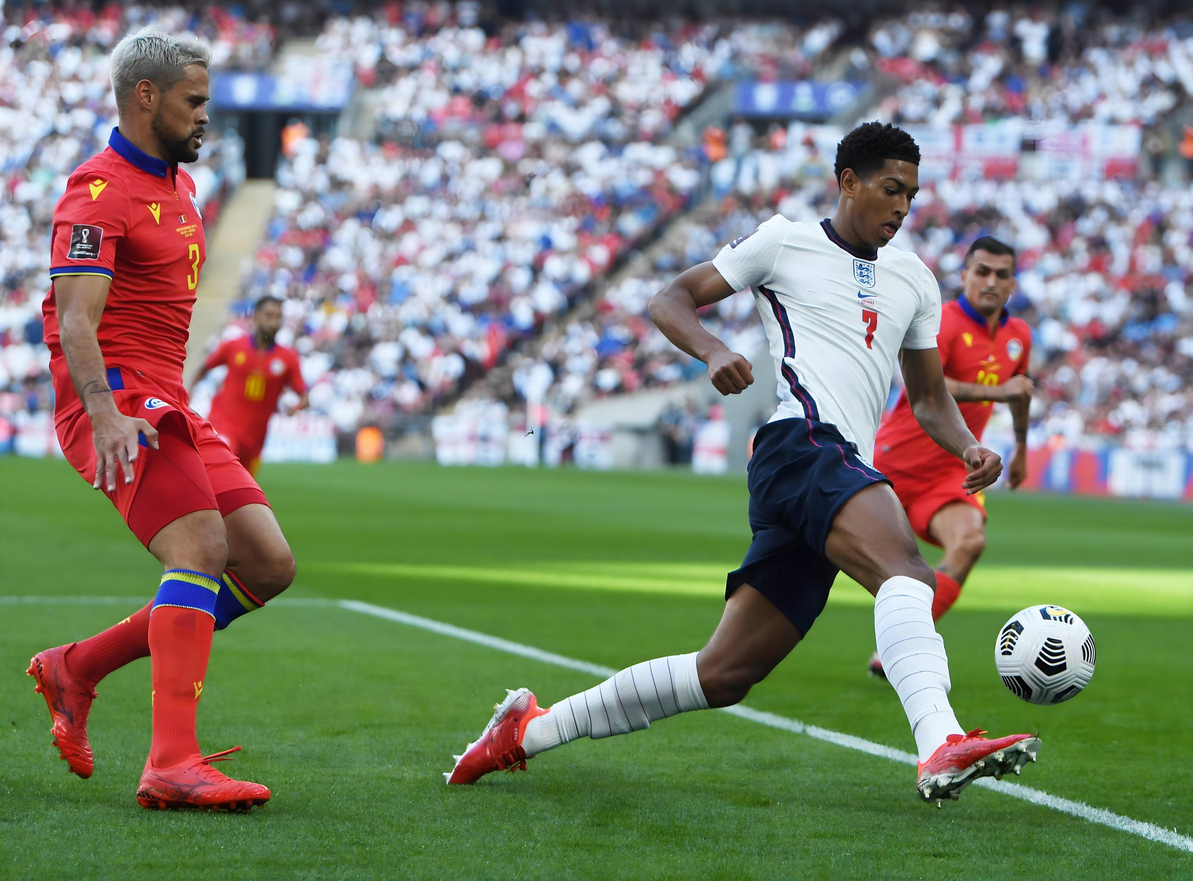 队成员义不 队成员义不